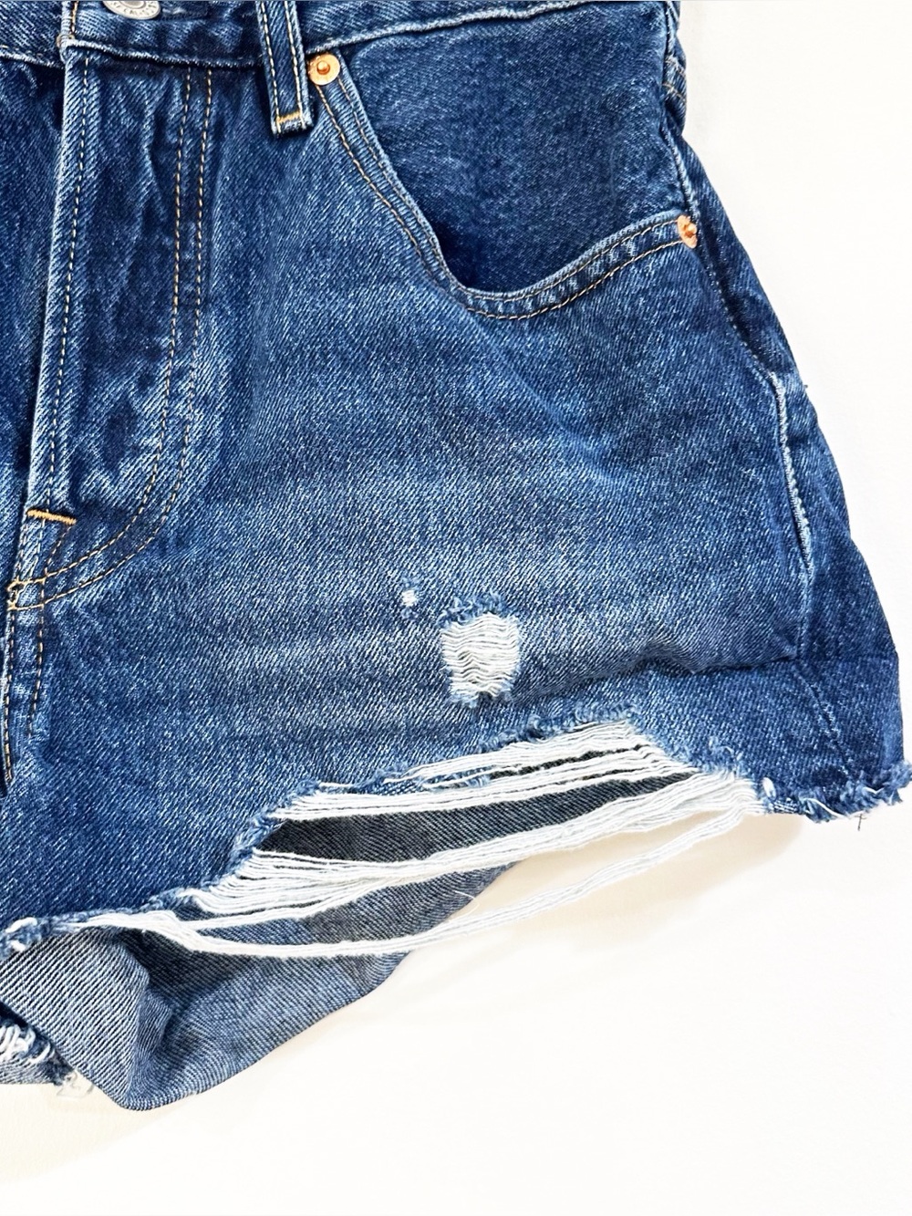 Levi’s 501 High Rise Distressed Denim Shorts Size 26 - Picture 3 of 8